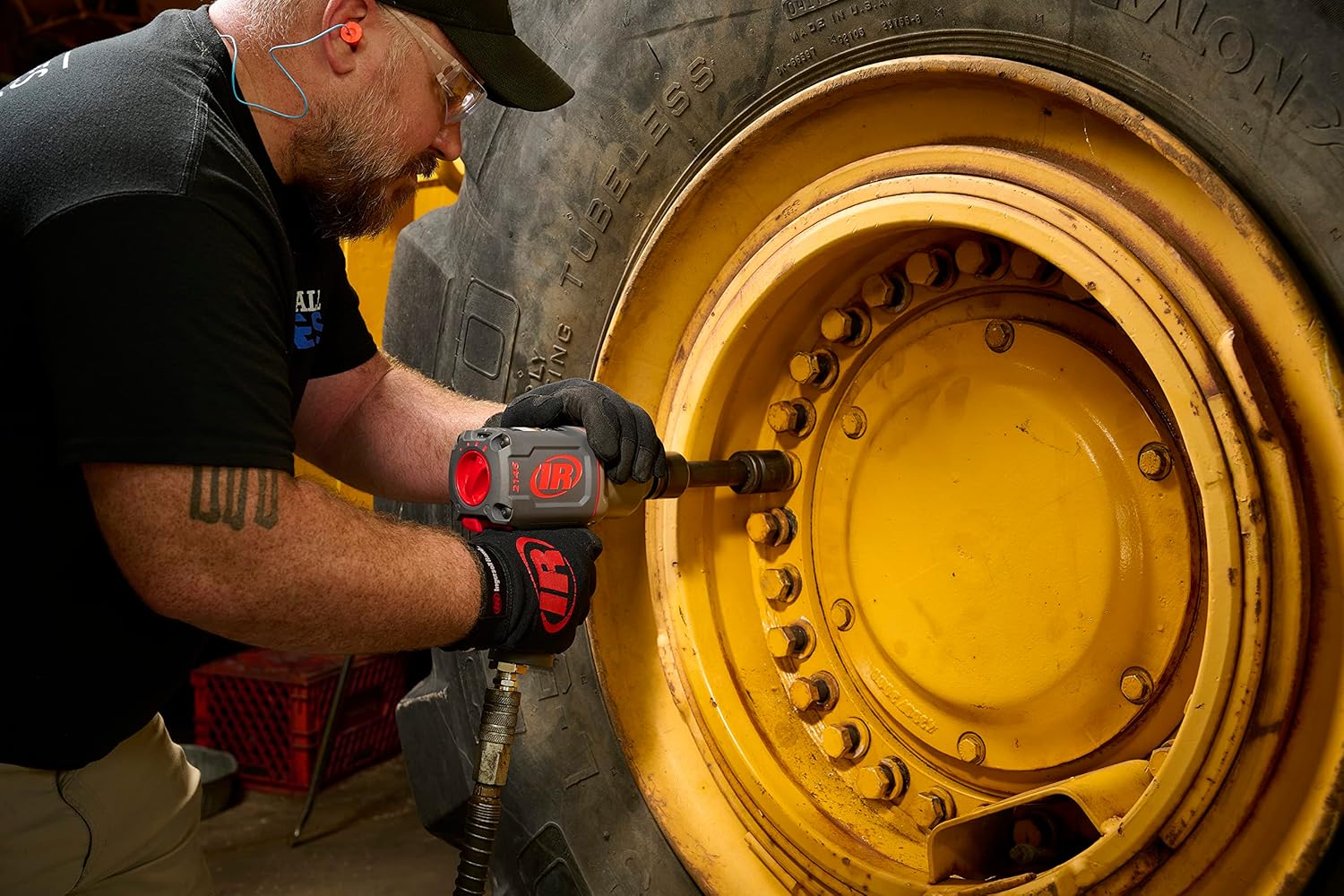 Ingersoll Rand 2146Q1MAX-6 3/4" Air Impact Wrench, 6" Ext Anvil, Quiet, 2,000 ft-lb Torque, Friction Ring-Thru-hole Retainer, Pistol