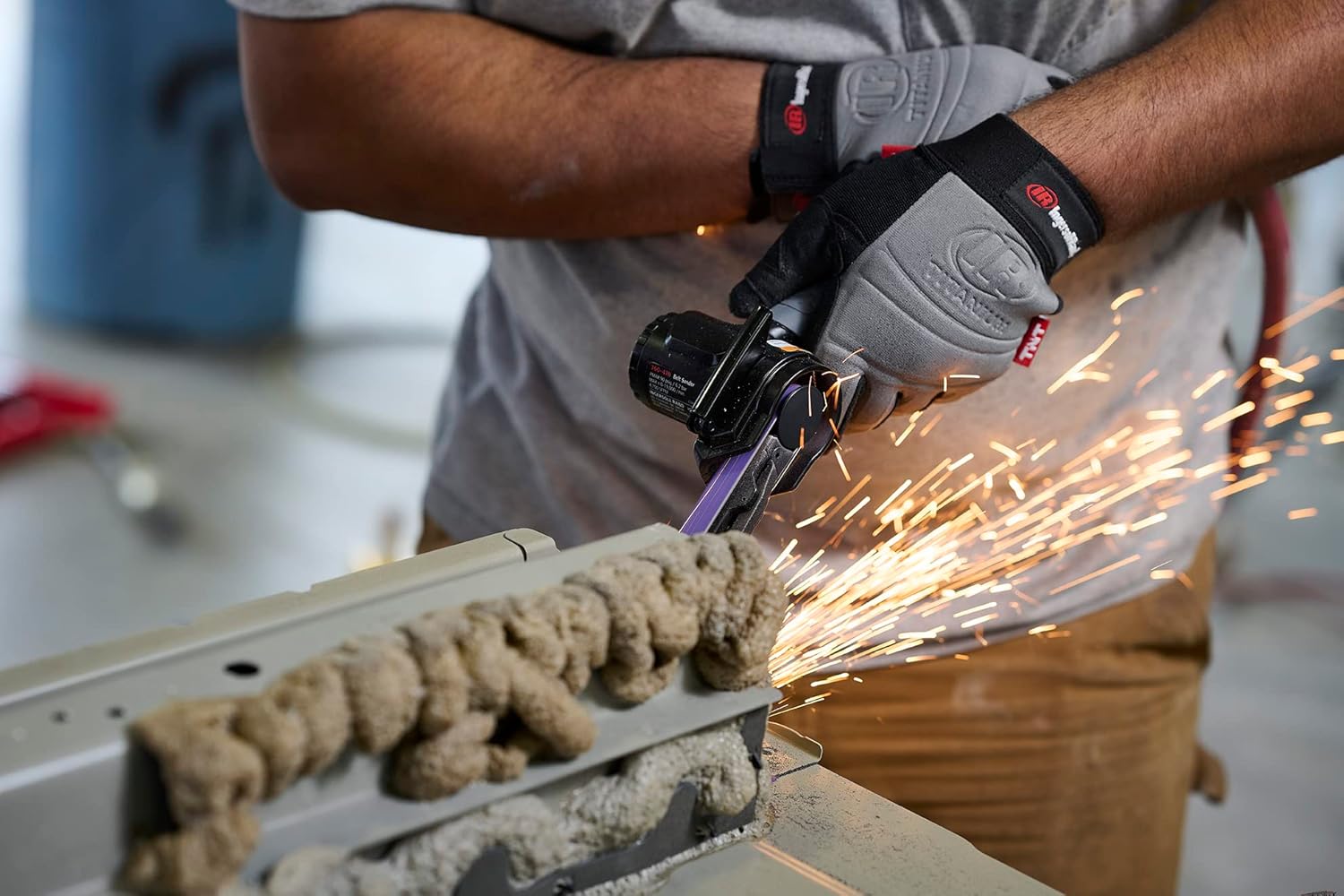 Ingersoll Rand 360-418 Air Belt Sander, 1/2"x18", 20,000 RPM, 4700 SFPM, 0.6 HP, Rear Exhaust